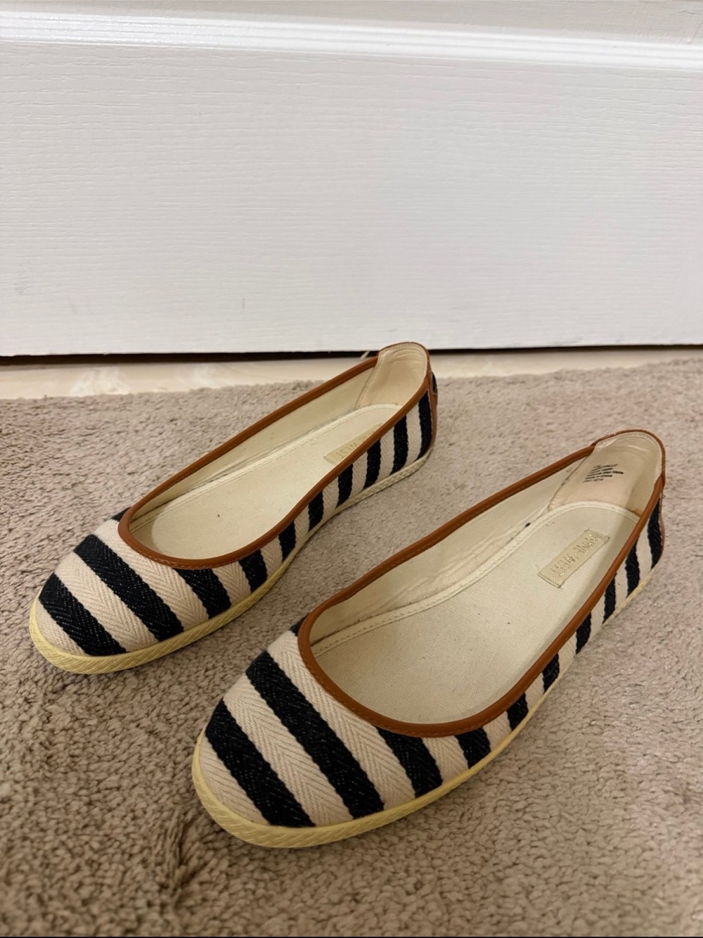 Striped Canvas Ballet Flats in Black and Cream brown leather Nine West women’s